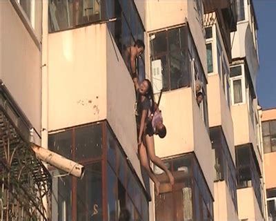 4楼男子拽住5楼跳楼女子 被赞“中国好邻居”-搜狐新闻