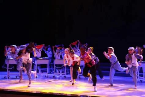 六一儿童演出服红领巾勇气大爆发一年级舞蹈演讲朗诵女童歌唱祖国-阿里巴巴
