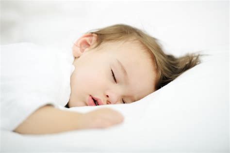 睡觉流口水是怎么回事？4个原因帮你自查健康状况！_伊秀健康|yxlady.com