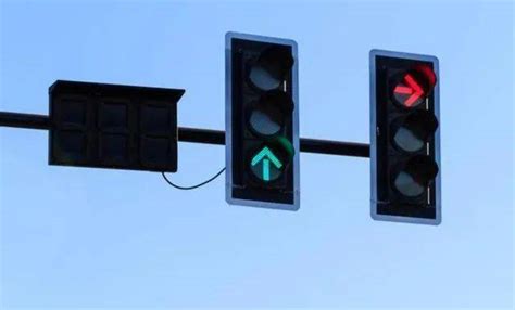 一个直行红灯箭头可以右转吗-有驾