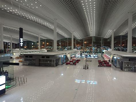 白云机场乘机过夜指南看过来，两座航站楼均设有免费过夜休息区