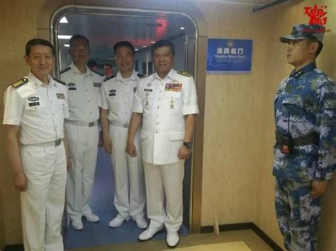 “杀鸡用牛刀”？官方罕见点出辽宁舰在“台湾周边海域”训练_凤凰网视频_凤凰网