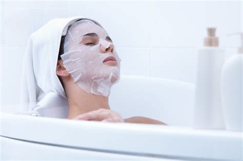 敷面膜前要用洗面奶洗脸吗 敷面膜前后的7个护肤步骤_伊秀美容网|yxlady.com