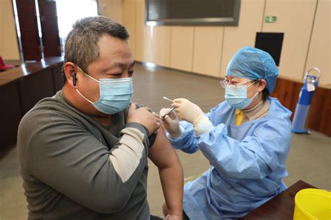 【企业动态】榆林新材料集团组织员工接种新冠疫苗第三针加强针