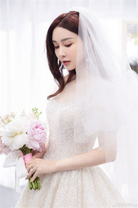 李子峰婚礼现场交换对戒，深情表白新娘：这一辈子我只属于你_凤凰网