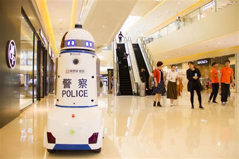 【新奇特】首个智能警察机器人在迪拜上岗 能说6种语言_前沿科技_机器人创客教育解决方案供应商 触屏版