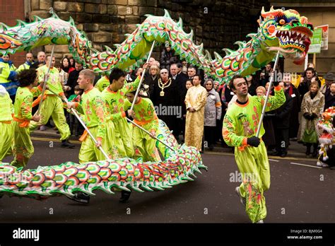 Danza del Dragón en Chinatown: fotografía de stock © wellsie82 ...