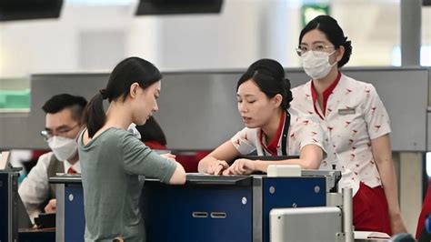 国泰航空再次致歉，3名涉“歧视乘客”空乘被解聘_杭州网