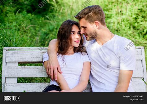 Boyfriend And Girlfriend Kissing Desktop Wallpapers - Wallpaper Cave