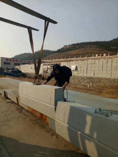 银川高铁工程栏杆型遮板模具保定京伟厂家