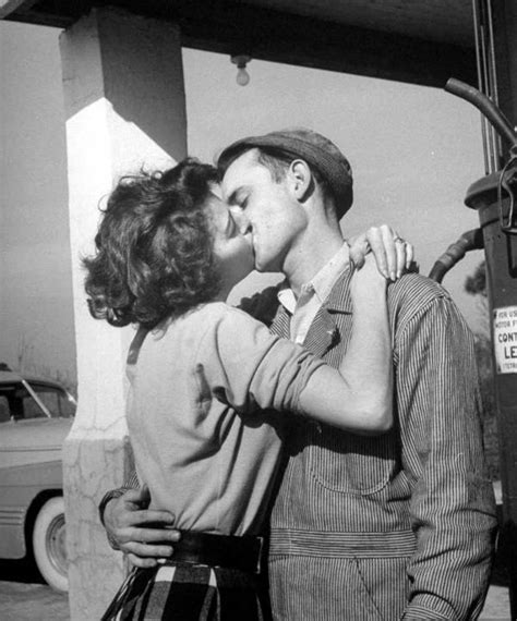 非主流头像 黑白 接吻