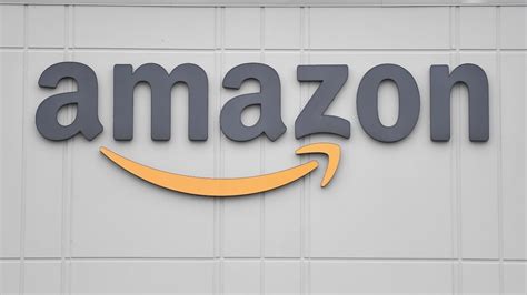 Amazon opens first Fresh grocery store, debuts high-tech shopping cart in retail expansion ...