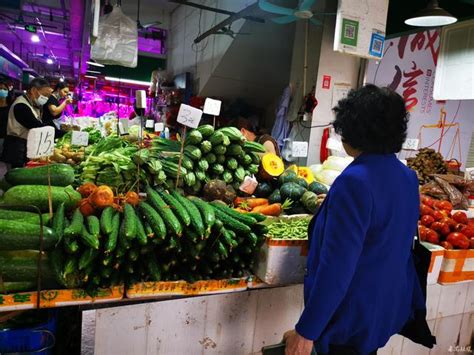 本地应季瓜菜上市 番禺肉菜市场蔬菜种类多价格便宜|蔬菜|节瓜|茄子_新浪新闻