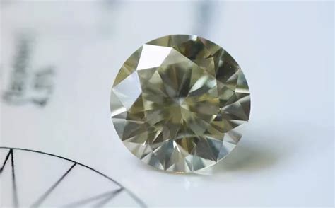 天然钻石多少钱一克(天然VS合成钻石怎么选择？头发和骨灰做的钻石也是高价，不可思议) - 【爱喜匠】