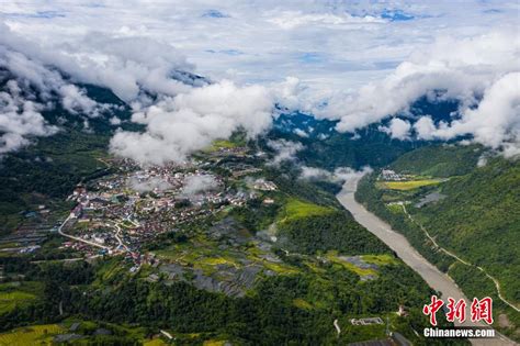 西藏墨脱：一条公路改变一座县城