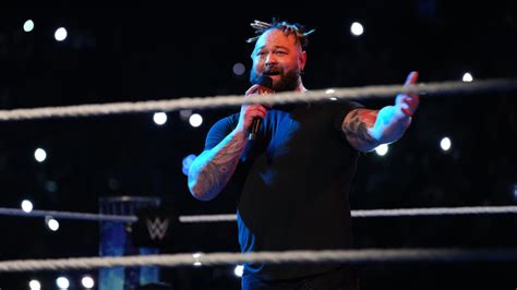 WWE官方宣布，罗曼雷恩斯将在本周参加一期现场秀。