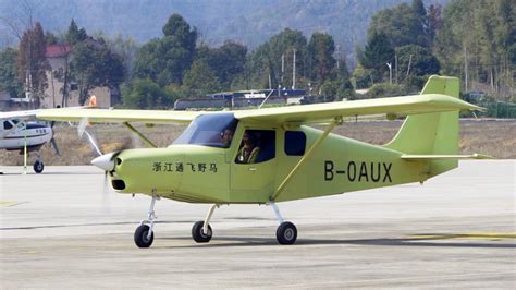 国产 AG60 轻型运动飞机首架批产机验收交付__财经头条
