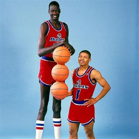 NBA史上腿最长，身高最高的球员——马努特波尔 - 球迷屋