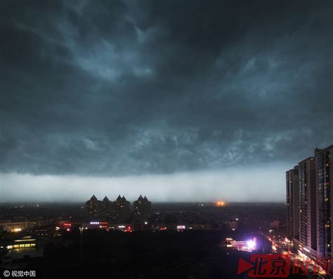 30秒 | 黑云压城电闪雷鸣 看今天四川达州的暴雨现场_凤凰网视频_凤凰网