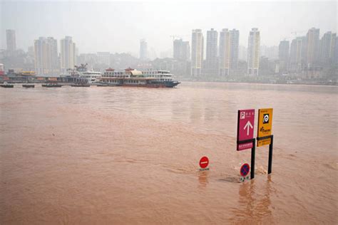 长江2020年第3号洪水形成过境重庆-人民图片网