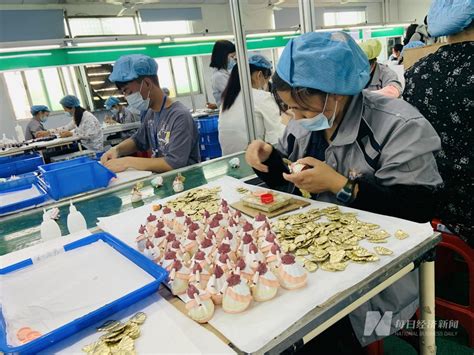 东莞潮玩工厂的“双11”：去年销售8000元今年冲刺4000万，熟练技工一工难求 | 每日经济网