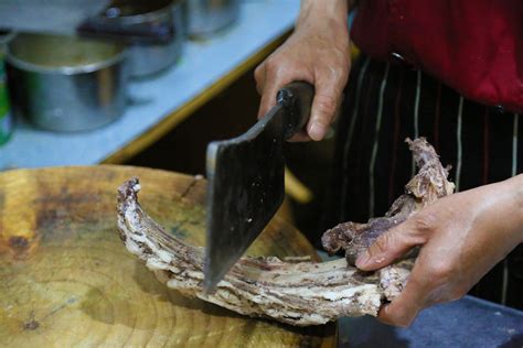 寻味内蒙古：探包头达茂20年老店，手扒肉配刀，酸奶酸度可调|内蒙古|手扒肉|达茂_新浪新闻