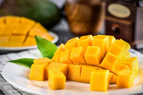 吃芒果的好处 芒果的功效与作用_彩牛养生