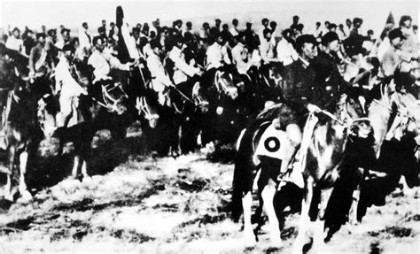 1936年抗日老照片：红军骑兵东渡黄河开赴抗日前线