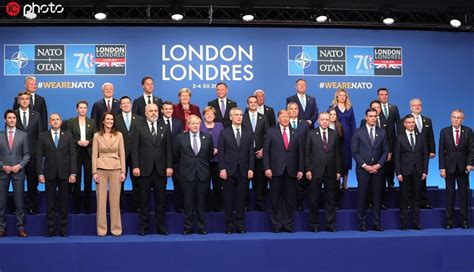 北约峰会在伦敦闭幕各国首脑拍摄全家福-新闻中心-温州网