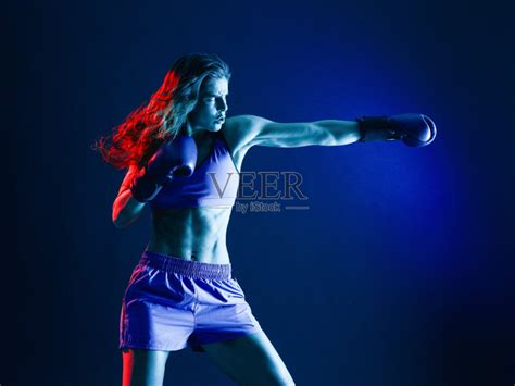 女人,拳击,分离着色,仅一个女人,水平画幅正版图片素材下载_ID:122662439 - Veer图库
