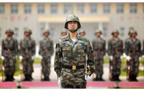 1965年，中国取消军衔制以后，如何区分军官和士兵？_办法