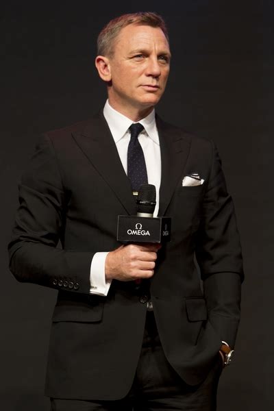 《007》新电影《邦德25》曝光伦敦片场照片：丹尼尔·克雷格身穿西装现身-新闻资讯-高贝娱乐