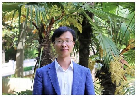 武汉大学李志刚教授受聘为湖南城市学院客座教授并做学术讲座-建筑与城市规划学院