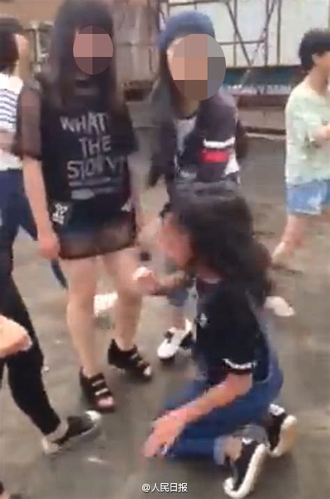 广东一纹身少女遭5名女生掌掴、剪头发，警方通报来了_视频