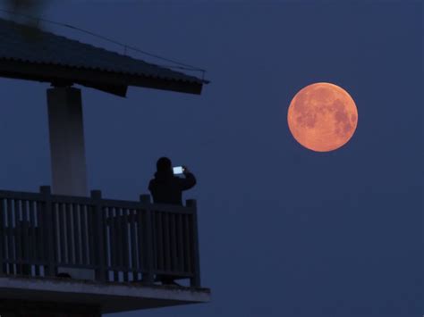 “超级月亮”27日现身夜空，为本年度“第二大满月”_京报网