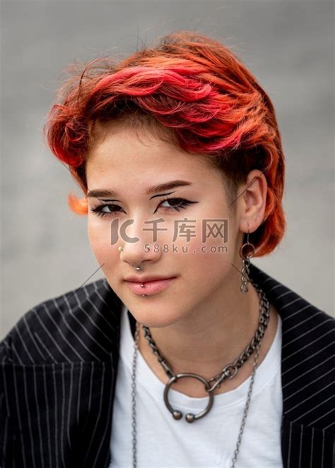 红发非主流女孩头像
