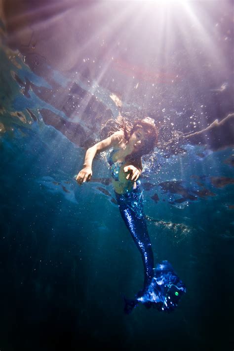 PADI携三亚亚特兰蒂斯创“最大规模的水下人鱼秀”吉尼斯世界纪录_中华网