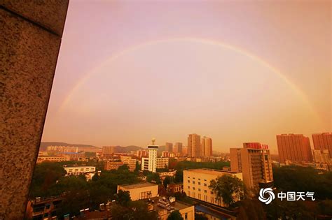 超美！武汉天空双彩虹与晚霞携手上演气象大片-图片频道