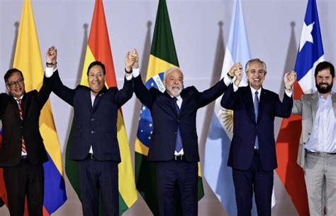 南美洲国家峰会-卢拉向11国喊话：创立南美货币抗衡美元 - 国际日报