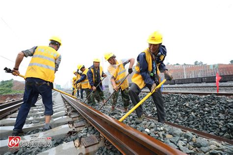 渝怀铁路二线全面进入铺轨施工阶段 - 怀化 - 新湖南