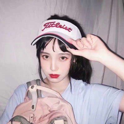 戴帽子非主流女生头像