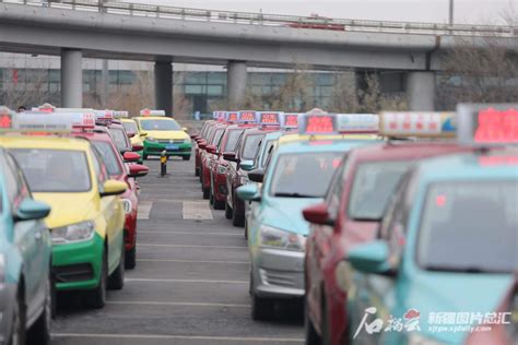 乌鲁木齐国际机场增设网约车泊车区域 增加出租车通行车道 -天山网 - 新疆新闻门户