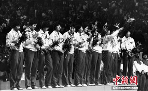 珍贵影像！1982年女排世锦赛决赛 中国女排3:0击败秘鲁_凤凰网视频_凤凰网