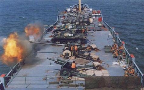 美军两栖攻击舰南海实弹打靶 却让轮式战车上舰开炮_手机新浪网