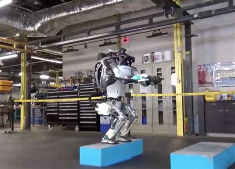 波士顿动力机器人天团：一个个风格迥异战斗力超强 | 新智造 | 雷峰网