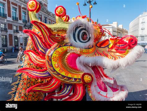 The History of the Chinese Dragon Dance - Chinosity
