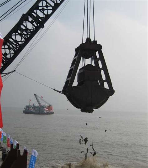 港珠澳桥人工岛填海工程两年后竣工(图)-搜狐新闻