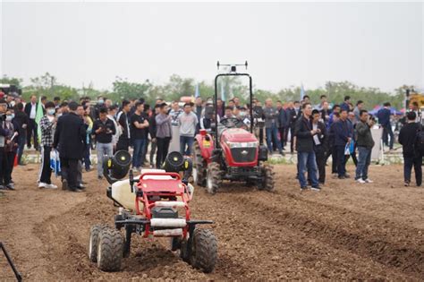 湖北举办首届新型农机装备田间展演-新闻频道-和讯网