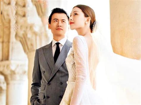 恭喜！文咏珊与男友在香港注册结婚 穿中式礼服敬茶很甜蜜