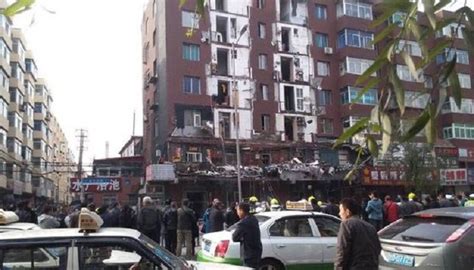 吉林辽源一居民楼十户阳台全塌了 1死4伤|界面新闻 · 图片